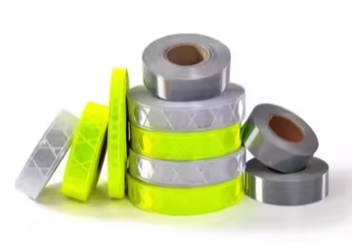 La guía definitiva para seleccionar e instalar láminas reflectantes para señales de tráfico.