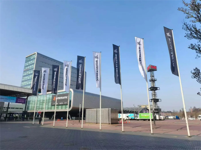 Jinjiang Lianxing Reflective Material presenta soluciones de impresión y procesamiento UV de última generación en Intertraffic Amsterdam 2026.